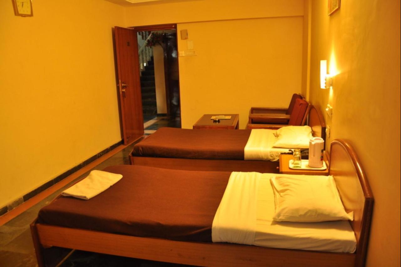 Hotel Chandan Gandhidham Exterior photo