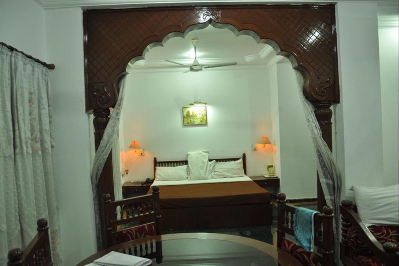 Hotel Chandan Gandhidham Exterior photo