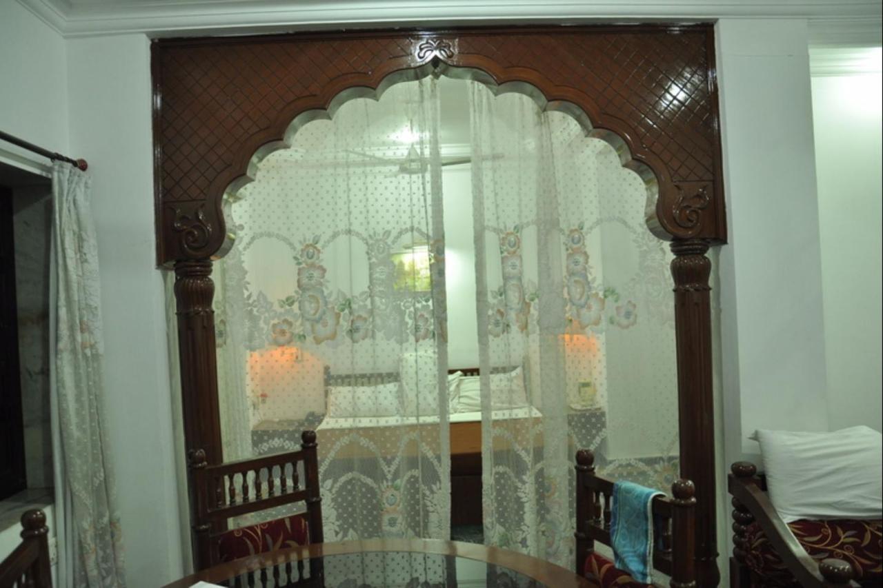 Hotel Chandan Gandhidham Exterior photo